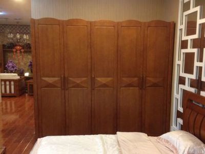 臥室實(shí)木衣柜門效果圖